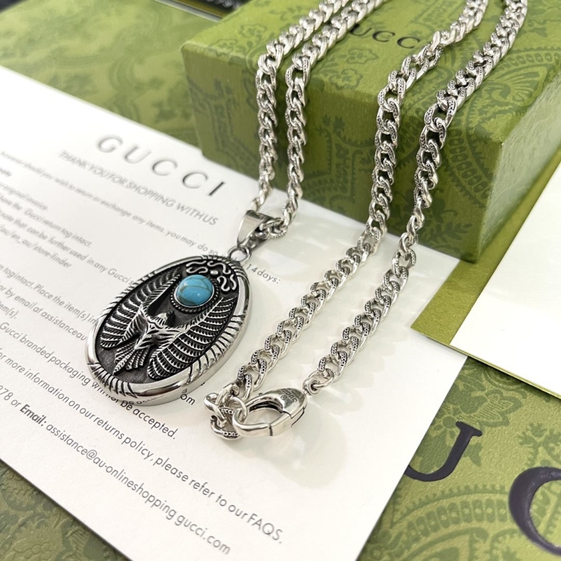 G*u*i necklaces